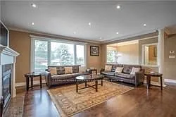 12 Lochinvar Cres — Photo 5