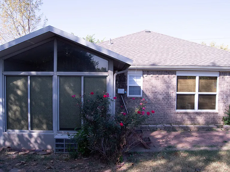 2405 SW Morris St — Photo 2