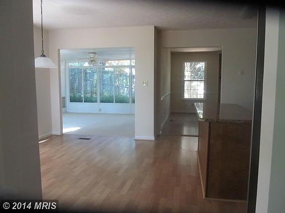 4th image of 33 Barclay Ln