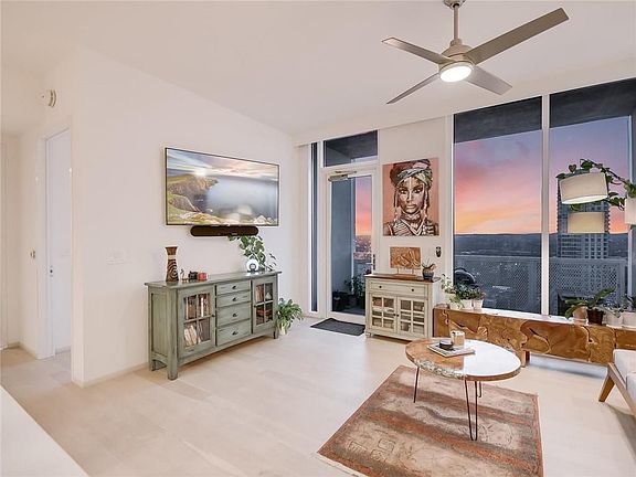 4th image of 301 West Ave #2608