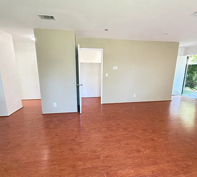 711 E Tujunga Ave #A — Photo 22