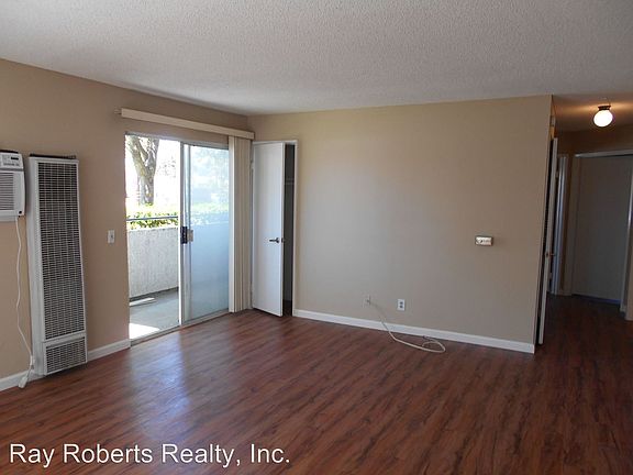 2nd image of 4522 N Lakewood Blvd APT 101