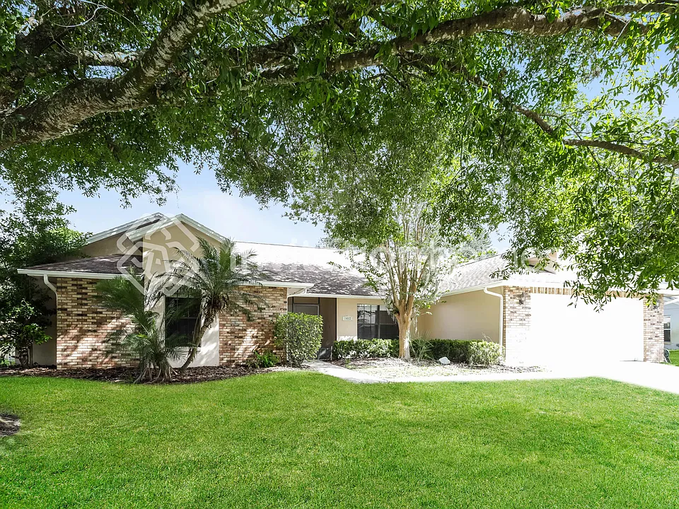 1412 Holleman Dr