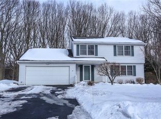 27 Watchman Ct, Rochester, NY 14624