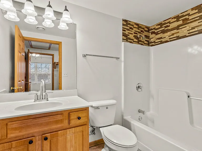 4301 W Howard Ave — Photo 18