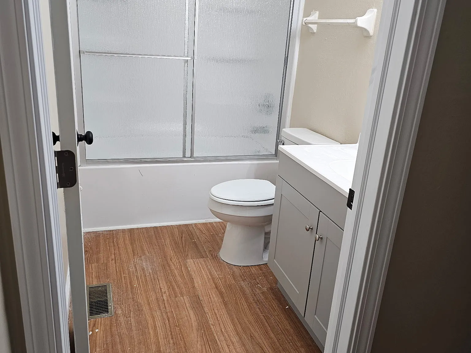 4 bed, 3400 sqft, $1,875 — Photo 3