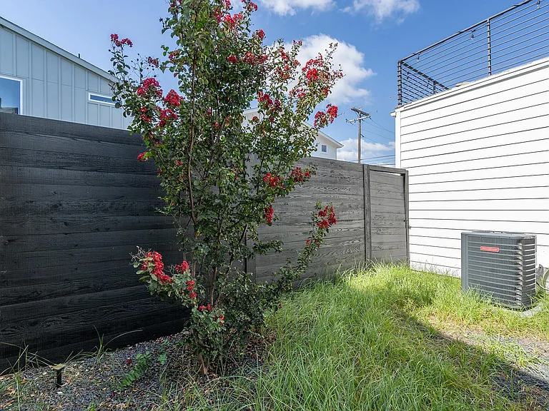 1419 Montopolis Dr #1 — Photo 23