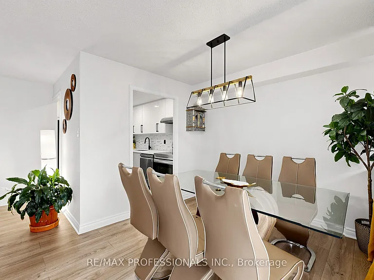 3590 Kaneff Cres #313 — Photo 9