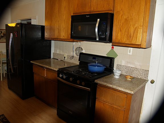 5th image of 4921 Hesperia Ave