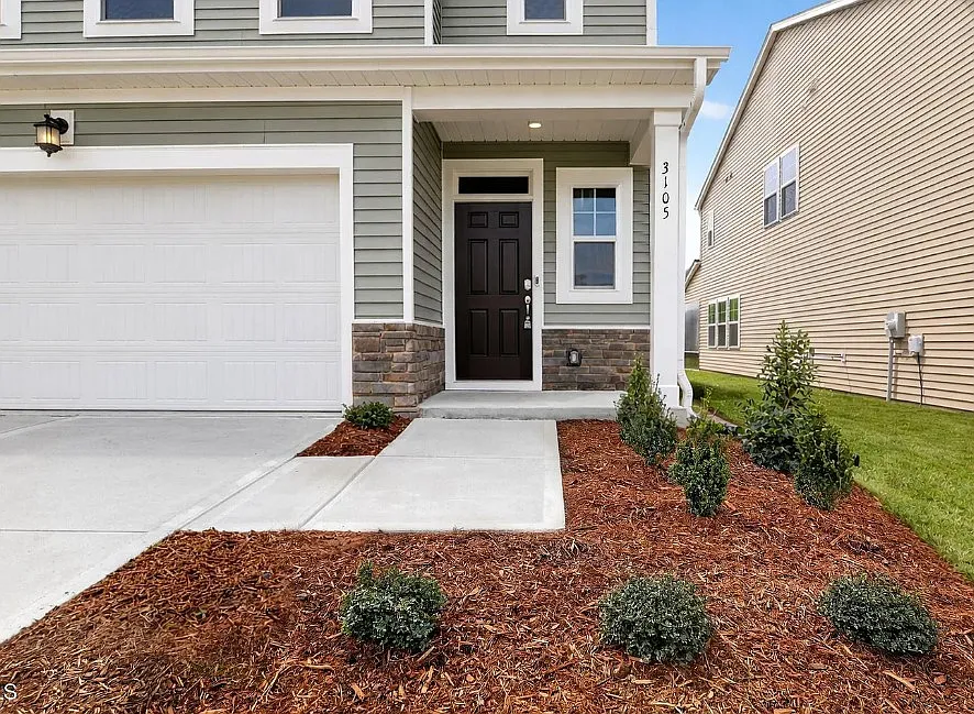 5 bed, 2375 sqft, $2,450 — Photo 2