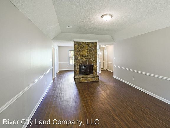 4th image of 5040 Barkshire Dr