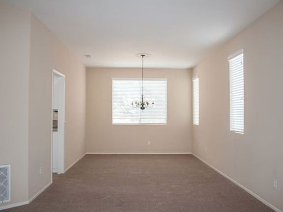 5th image of 15126 Versailles St