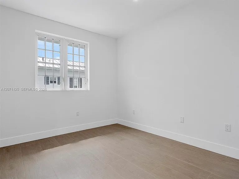112 Florida Ave — Photo 30