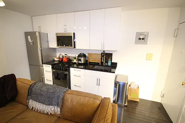 Rented by Dynamik Realty | media 13