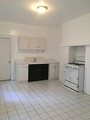 Rented by Moises Farhart, LREB | media 32