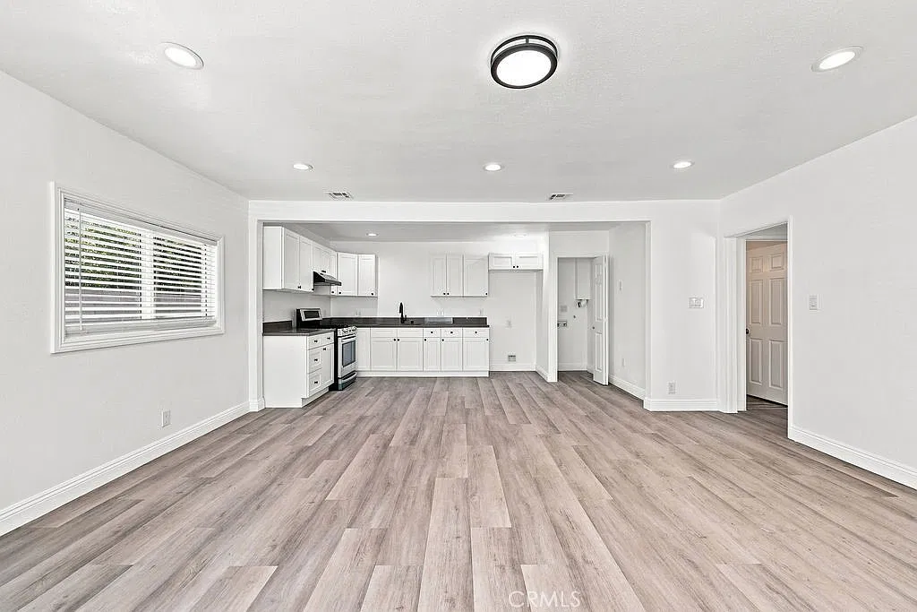 2 bed, 950 sqft, $3,000 — Photo 4