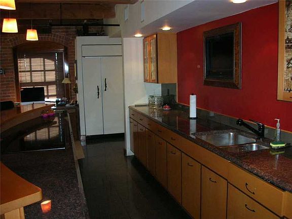 3rd image of 555 S Main St APT 302
