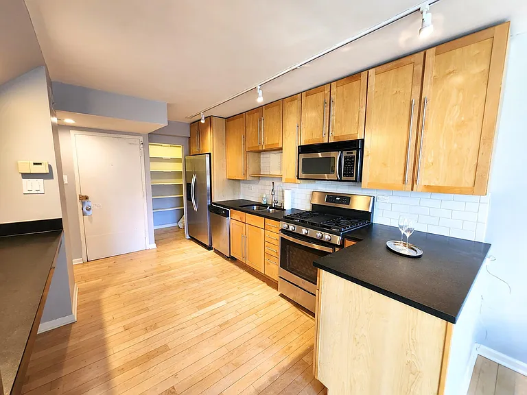 1540 N State Pkwy #5B — Photo 5