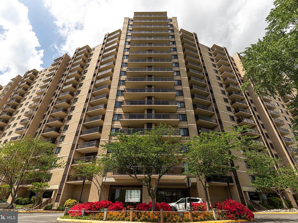 1st image of 203 Yoakum Pkwy APT 1520