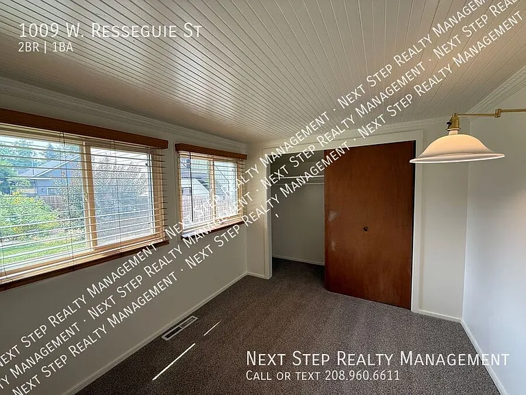 1009 W Resseguie St — Photo 12
