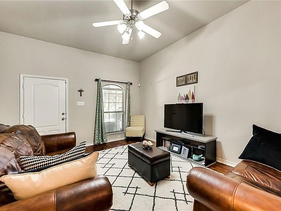 5th image of 2211 Colby Ln
