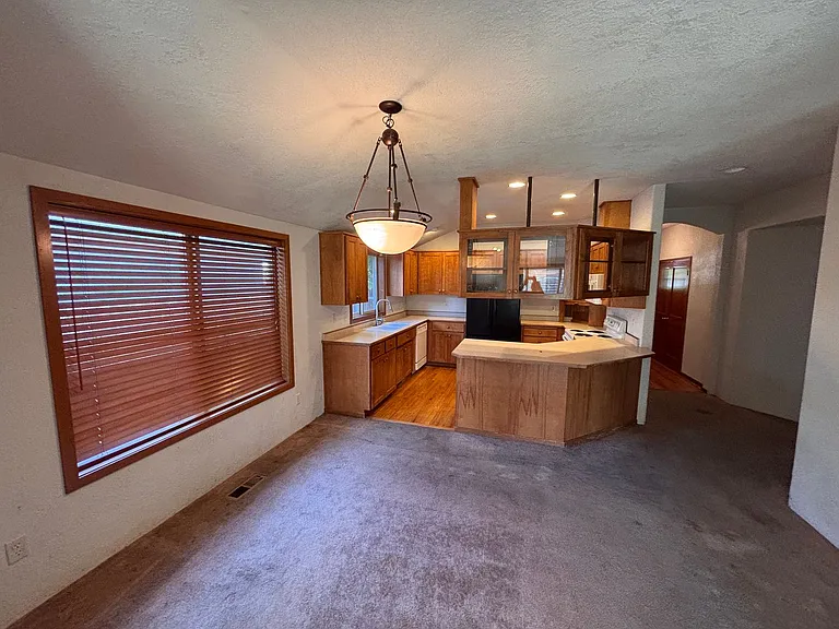 3052 Gary Dr — Photo 12