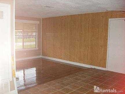 2nd image of 901 Virginia Cir