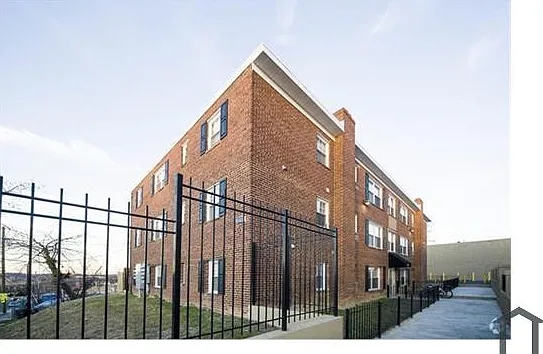 945 Division Ave NE