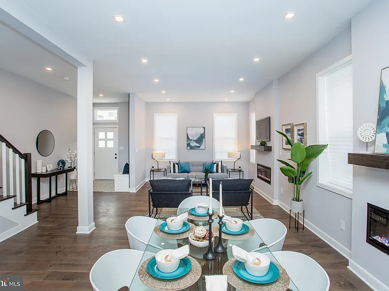 327 Wood St — Photo 18