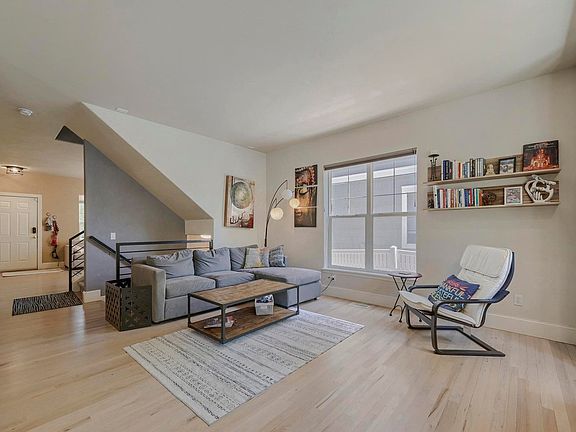 4th image of 3921 Florentine Dr