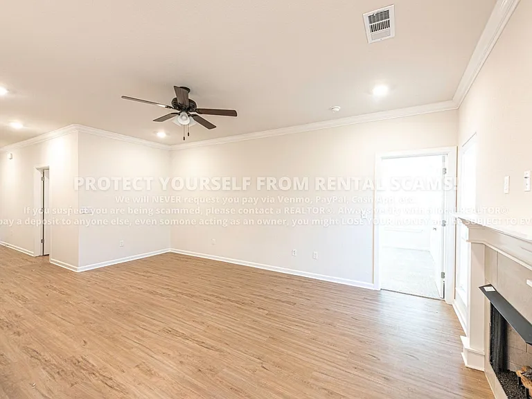 410 Coconut Ln — Photo 3
