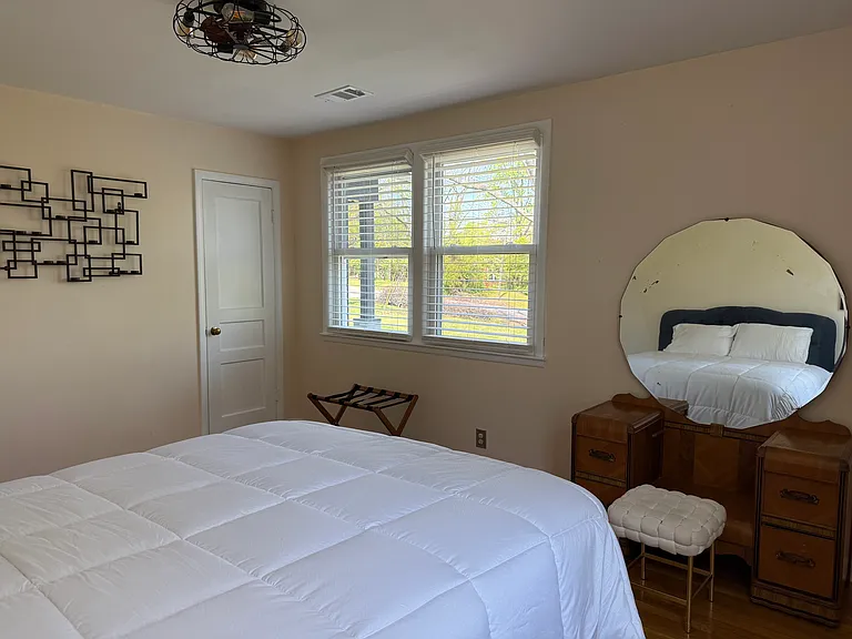 702 Joyce Ln — Photo 9