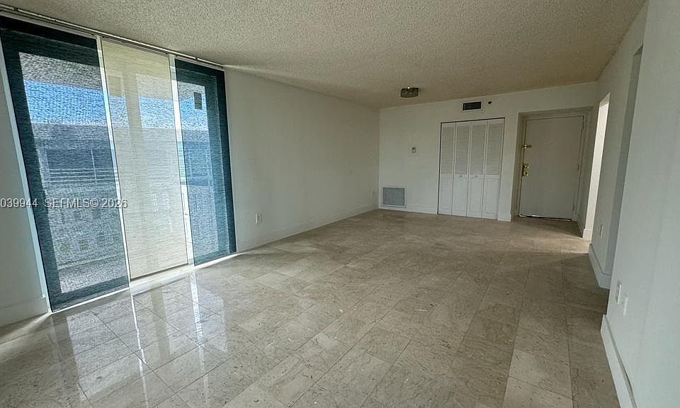 1st image of 919 Hillcrest Dr APT 201