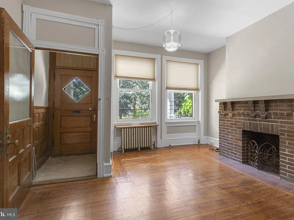 917 S Saint Bernard St #1