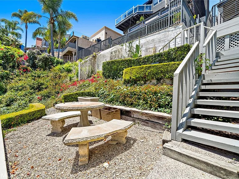 228 Hazel Dr — Photo 44