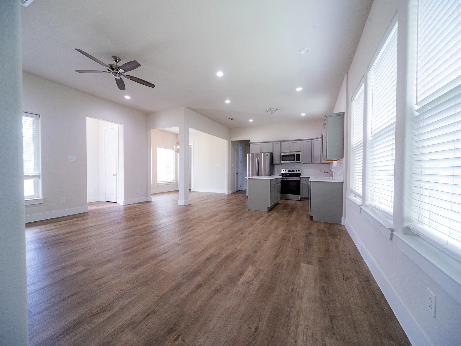 5 bed, 4.5 bath, 2535 sqft, $8,000 — Photo 4