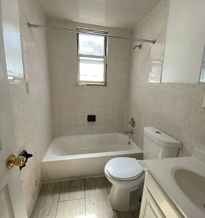 67 Van Cortlandt Park Ave #3L