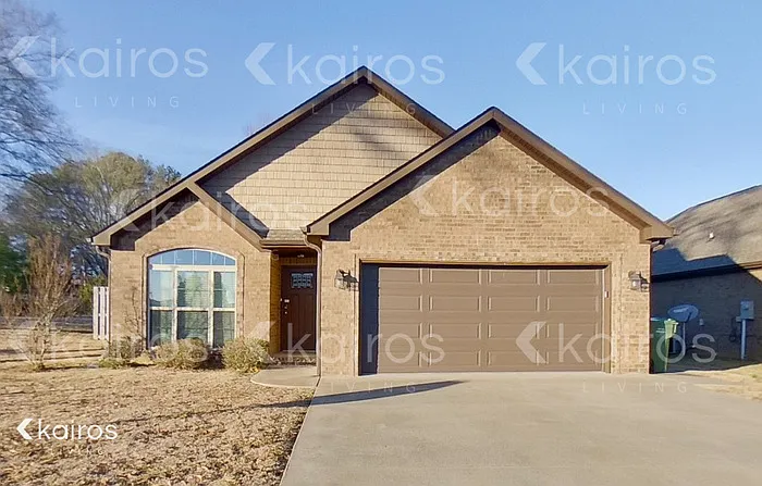 101 Lyn Ln