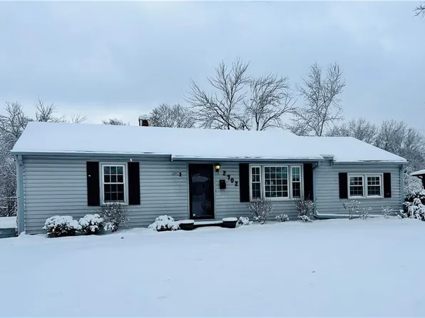 2702 Southwest Trl, Saint Joseph, MO 64506