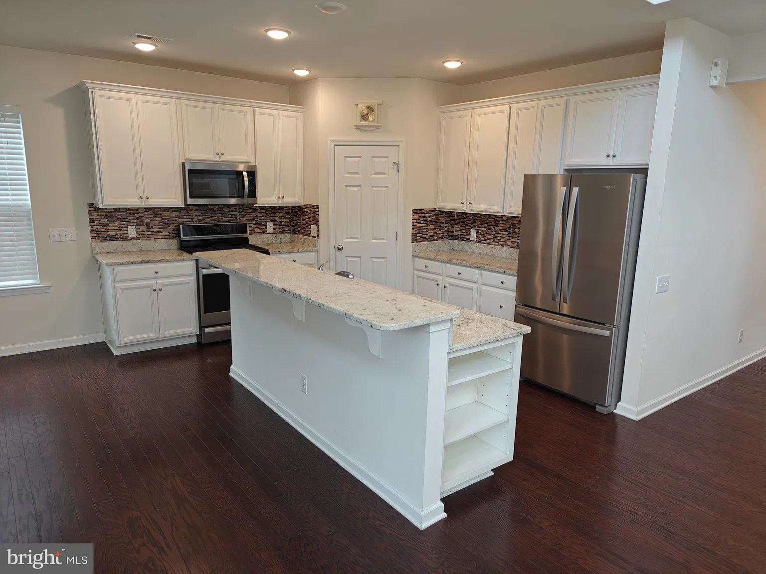 3 bed, 2.5 bath, 2573 sqft, $3,200 — Photo 3