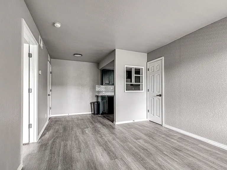 Alexis Park Apartments — Photo 18