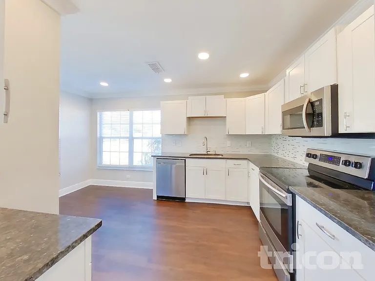 15206 Markham Dr — Photo 6