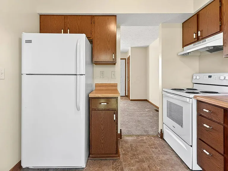 28 & 30 Vernon Ave #28C — Photo 11