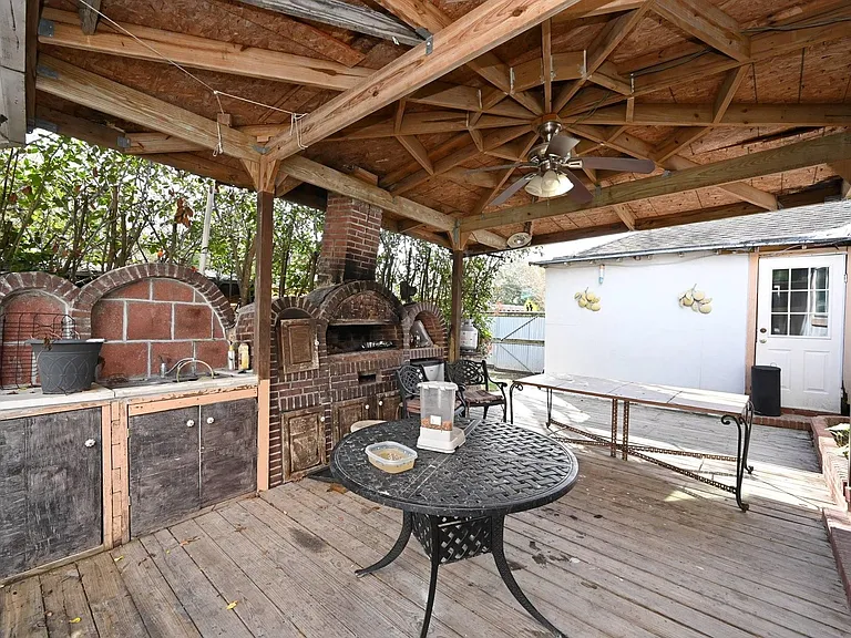 13102 Richmond Ave — Photo 12