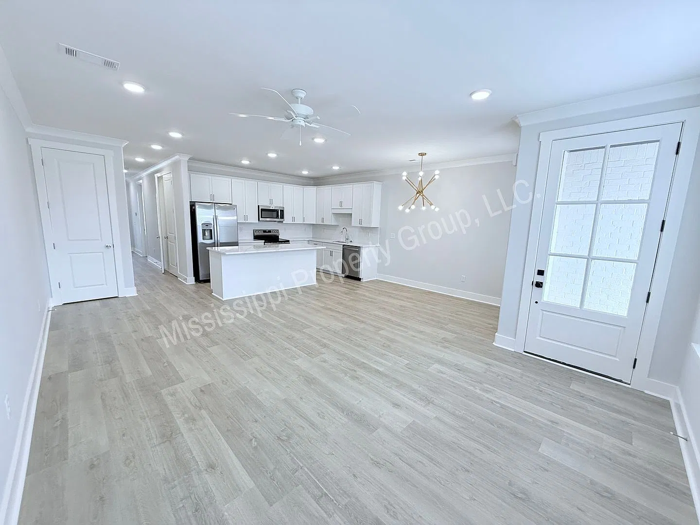 3bd/3.5ba - End Unit @ The Reserve — Photo 3