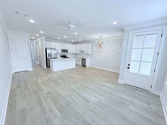 3rd image of 696 Miramar Ln