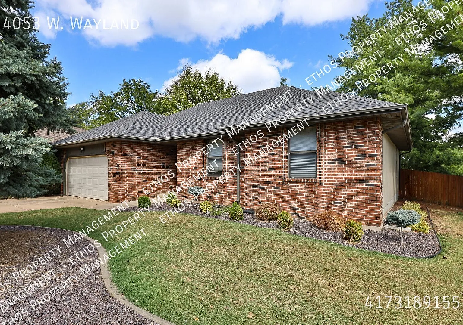 Availiable Now!! 3-Bedroom, 2-Bathroom Home Located In The Vibrant City Of Springfield, Mo. — Photo 1