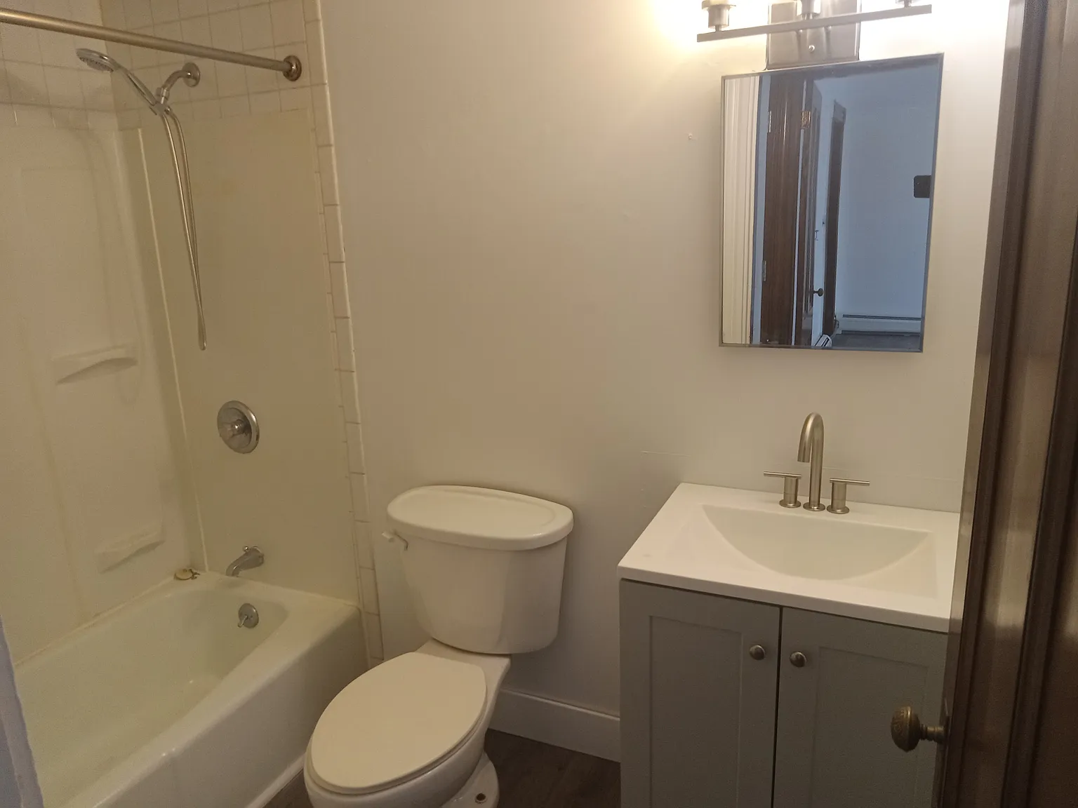 290 Conant St — Photo 4