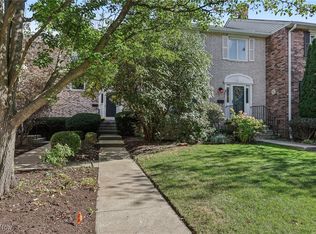 11705 Edgewater Dr #27, Lakewood, OH 44107