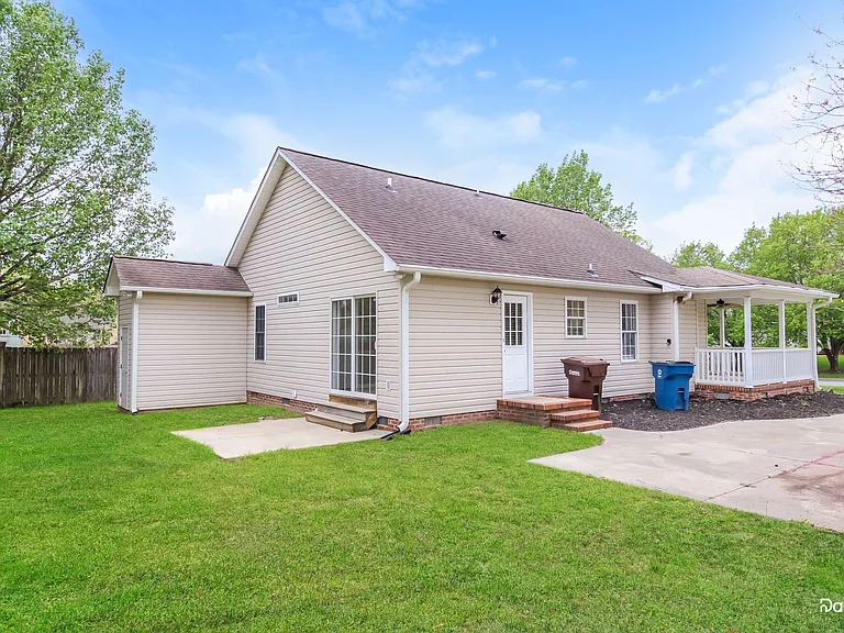 1114 Bridgewater Dr — Photo 14